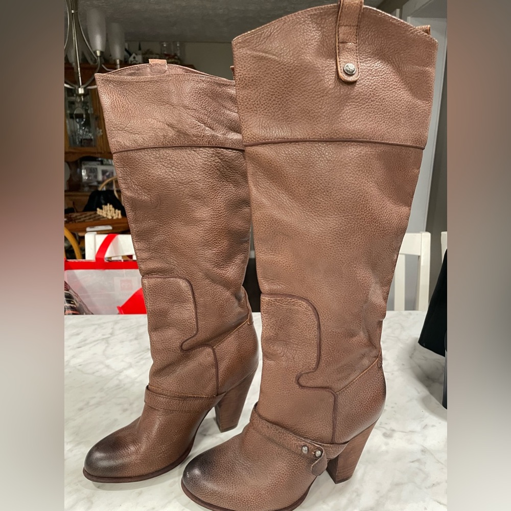 Women’s Sam Edelman brown boots. Size 7. AC059
